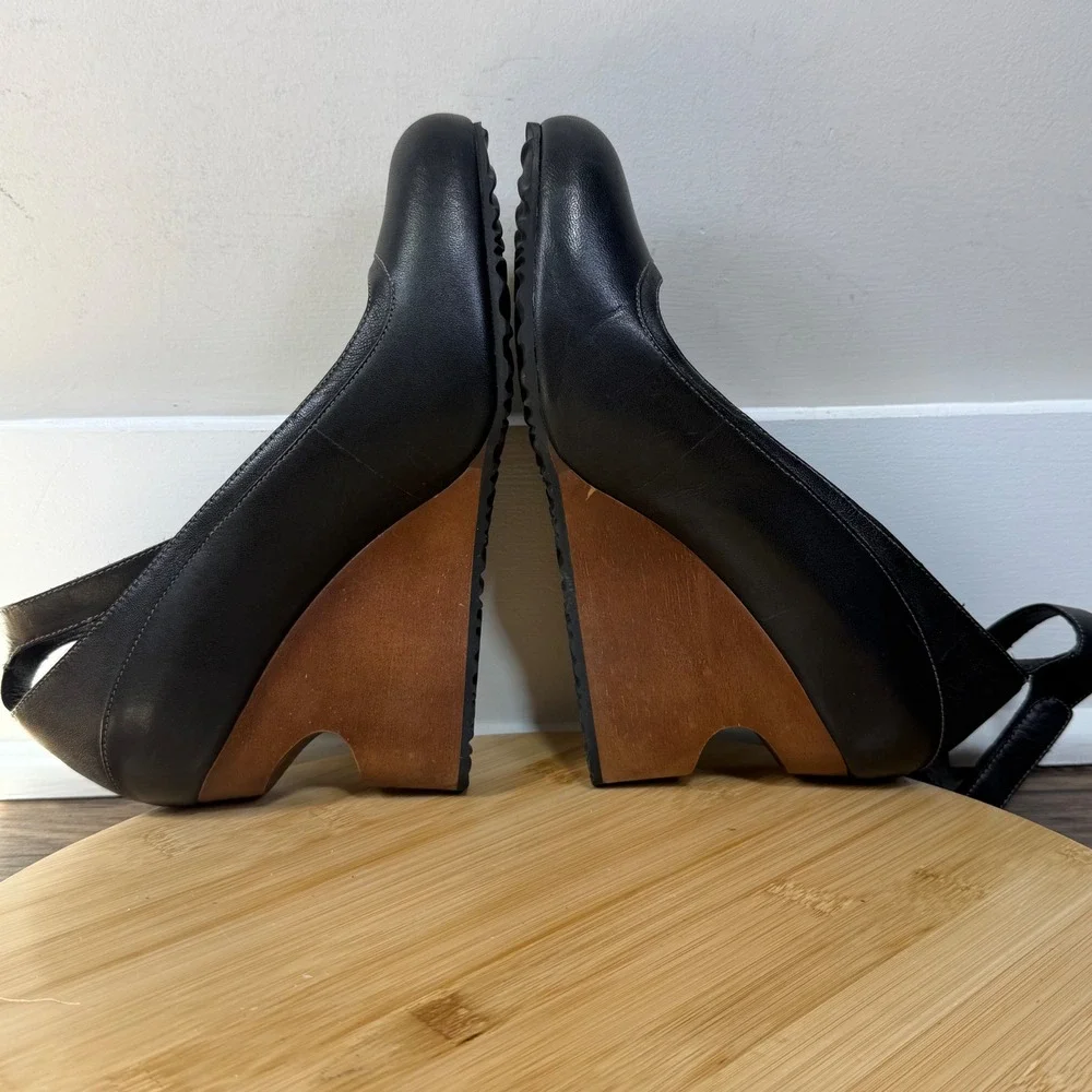 Tsubo Sculptural Wedge Pumps Womens 8 Black Leather Wood Heel Statement Shoe